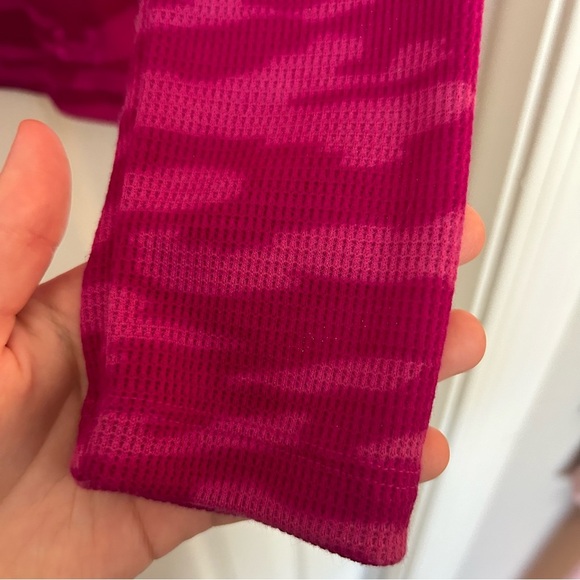 NWT Under Armour pink camo waffle knit long sleeve top Size Small - Picture 7 of 13